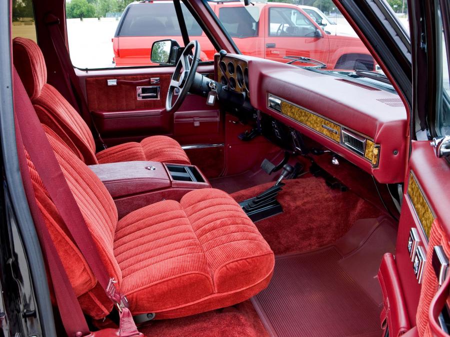  Chevrolet Suburban 1989 года  (фото 2 из 5)